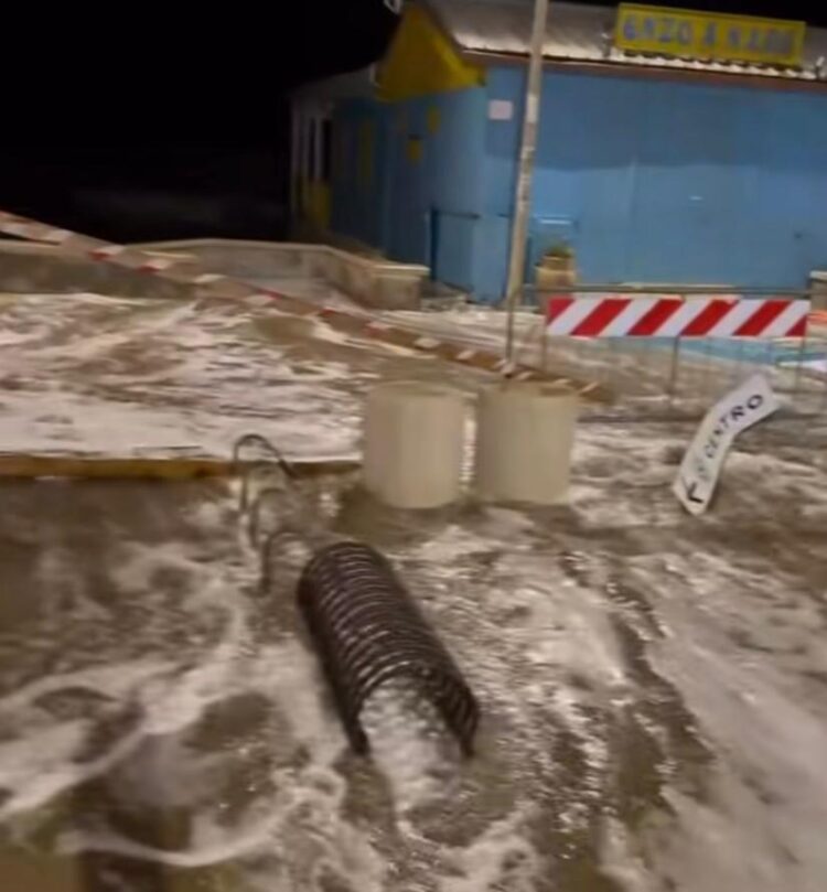 Punta Secca, danni in serie. Interviene la protezione civile comunale