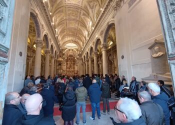 Vittoria saluta per l’ultima volta l’avvocato Ilenia Pancrazi: basilica di San Giovanni gremita di gente