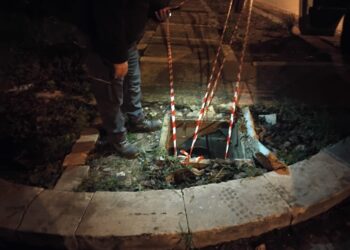 Scicli, resta incastrata dentro un tombino. Ferita una donna