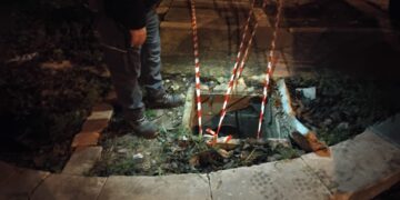 Scicli, resta incastrata dentro un tombino. Ferita una donna