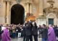 Ragusa, questa mattina i funerali di Pinuccio La Rosa. Cattedrale gremita di persone