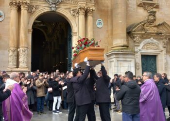 Ragusa, questa mattina i funerali di Pinuccio La Rosa. Cattedrale gremita di persone