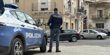 Comiso, ubriachezza molesta: 33enne finisce ai domiciliari dopo avere aggredito un poliziotto