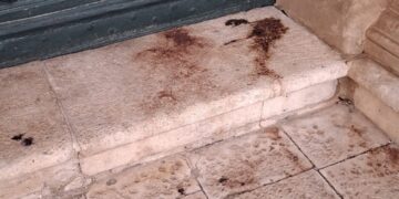 Ragusa, la cattedrale trattata come un cestino dei rifiuti