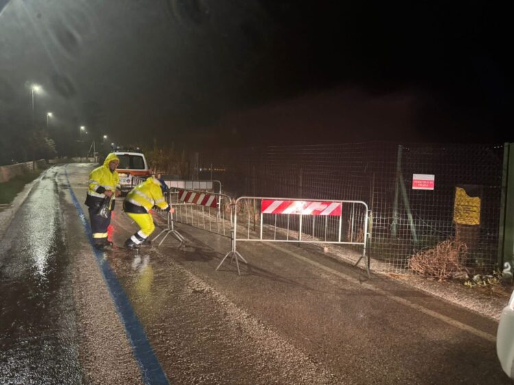 Chiuso al traffico il lungomare delle Anticaglie a Caucana