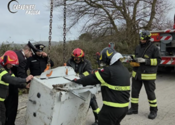 Colpo al bancomat di Giarratana, ritrovata la cassaforte con i soldi ancora dentro