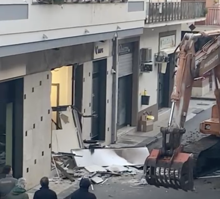 Giarratana, scardinato il bancomat della Baps. Colpo da 50mila euro