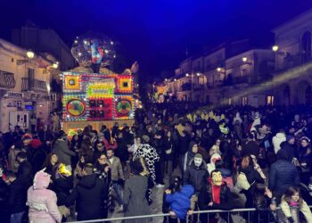 Chiaramonte Gulfi, il Carnevale è cominciato con la sfilata dei carri allegorici e dei gruppi mascherati
