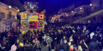 Chiaramonte Gulfi, il Carnevale è cominciato con la sfilata dei carri allegorici e dei gruppi mascherati