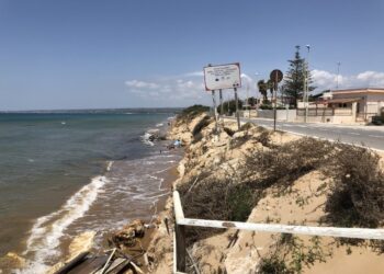 La costa della provincia di Ragusa continua a scomparire sotto i colpi delle mareggiate