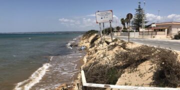 La costa della provincia di Ragusa continua a scomparire sotto i colpi delle mareggiate