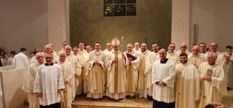 Ragusa, un intero quartiere in festa dopo la dedicazione dell’altare e la conclusione del restauro della chiesa del Sacro Cuore