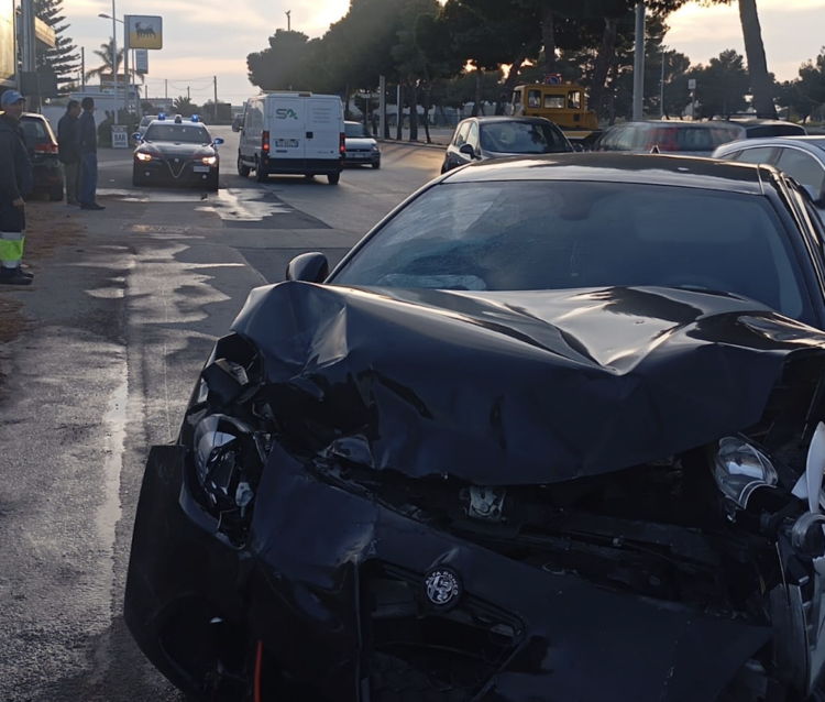 Vittoria, scontro tra auto: due feriti