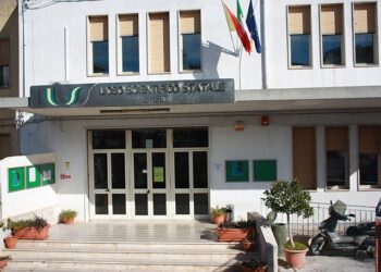 Tensione al liceo scientifico di Ragusa, studente aggredisce collaboratore scolastico