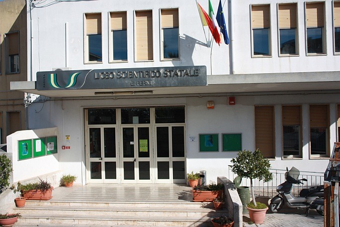 Tensione al liceo scientifico di Ragusa, studente aggredisce collaboratore scolastico