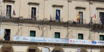 Modica, ruba portafoglio a un dipendente negli uffici comunali
