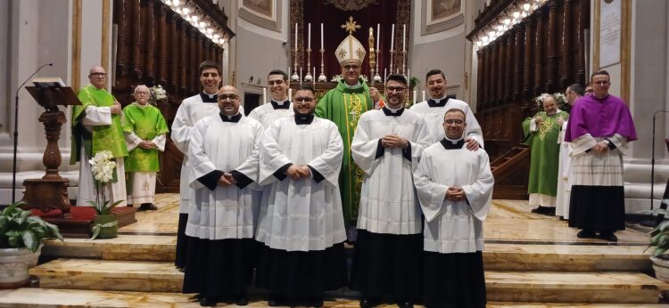 Ragusa, il vescovo La Placa conferisce il ministero di lettore e di accolito ad alcuni seminaristi