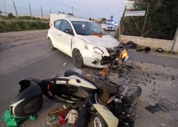 Scontro auto moto sulla Vittoria-Scoglitti, due feriti: grave una donna
