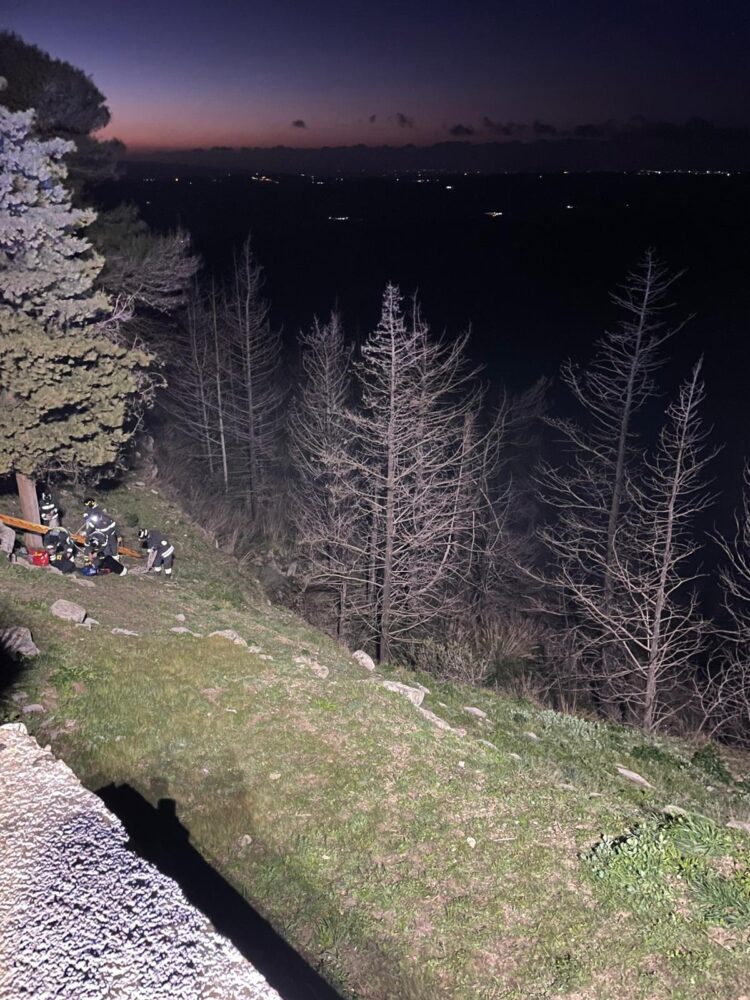 Monterosso Almo, 45enne finisce in un dirupo: salvata dai vigili del fuoco