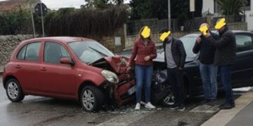 Ragusa, scontro tra due auto in via Colleoni. I residenti: “Installate i dissuasori di velocità”
