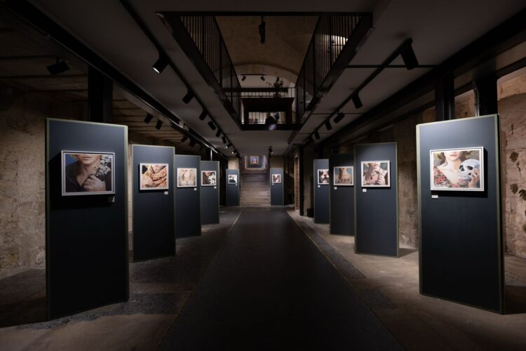 Modica, inaugurata la mostra “Santi – icone per un tempo profano”