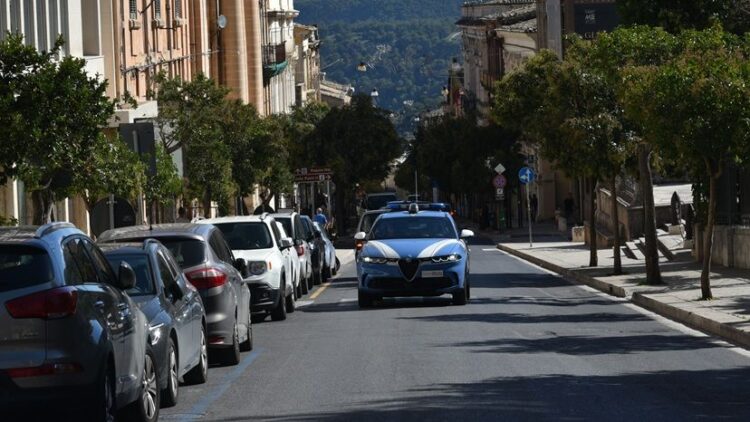 Ragusa, spaccio in centro storico: arrestato un gambiano dopo la lite con un altro extracomunitario