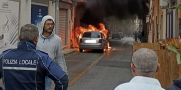 Santa Croce Camerina, auto in fiamme