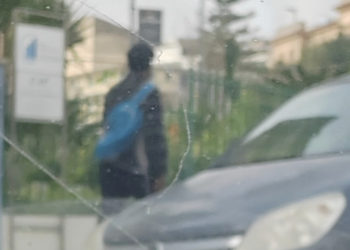 Processato il bangladese che brandiva il coltello da cucina per le vie di Ragusa