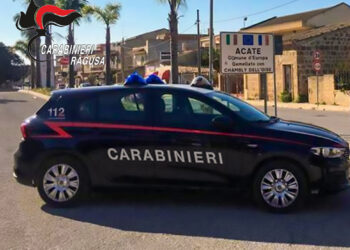 Acate, romeno di 32 anni evade i domiciliari e gira in scooter senza patente: finisce in cella