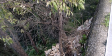 Modica, cede un muraglione lungo la via San Giuliano: pesanti disagi alla viabilità