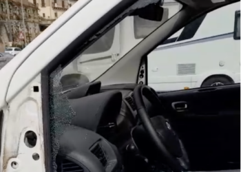 Modica, devastato il pulmino dell’associazione Casa don Puglisi. Ora se la prendono pure con i più fragili