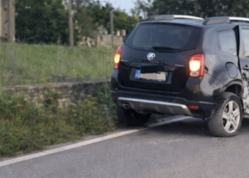 Nuovo schianto sulla vecchia provinciale Scicli-Samperi, auto semidistrutta