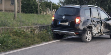 Nuovo schianto sulla vecchia provinciale Scicli-Samperi, auto semidistrutta