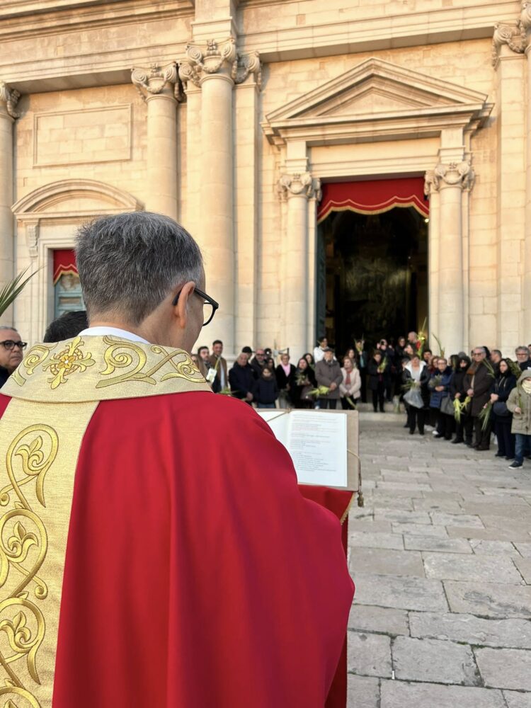 Pasqua a Comiso, ieri la benedizione delle palme e dei ramoscelli d’ulivo