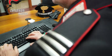 Scicli, evade i domiciliari e danneggia alcuni esercizi commerciali