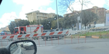 Ragusa, auto nel passaggio a livello di via Paestum: ci risiamo