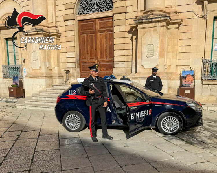 Scicli, girava per le strade della città con un’ascia in mano: denunciato