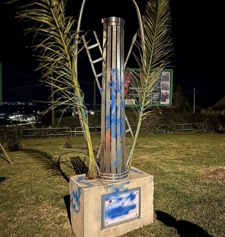 Vandalizzata la stele dei cavari a Ispica