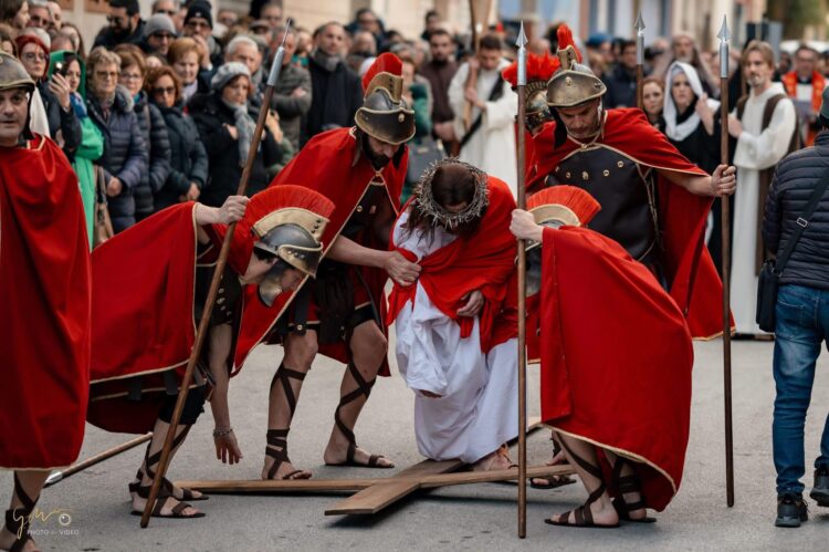 Ragusa, grande attesa per la Via Crucis vivente della parrocchia del Sacro Cuore di Gesù