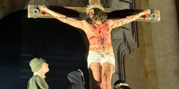 Una straordinaria partecipazione di pubblico per la Via Crucis vivente che ha animato Ibla