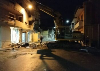 Assalto nella notte ad Acate, rubati due sportelli bancomat dalla filiale Unicredit