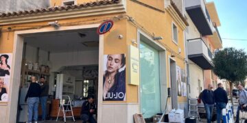 Comiso, colpo notturno nella gioielleria di via Casmene: ladri in azione con l’escavatore