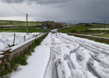 Violenta grandinata sulla Chiaramonte-Ragusa: auto impantanate