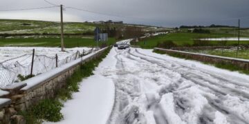 Violenta grandinata sulla Chiaramonte-Ragusa: auto impantanate