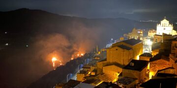 Monterosso Almo, domato l’incendio che aveva fatto preoccupare i residenti