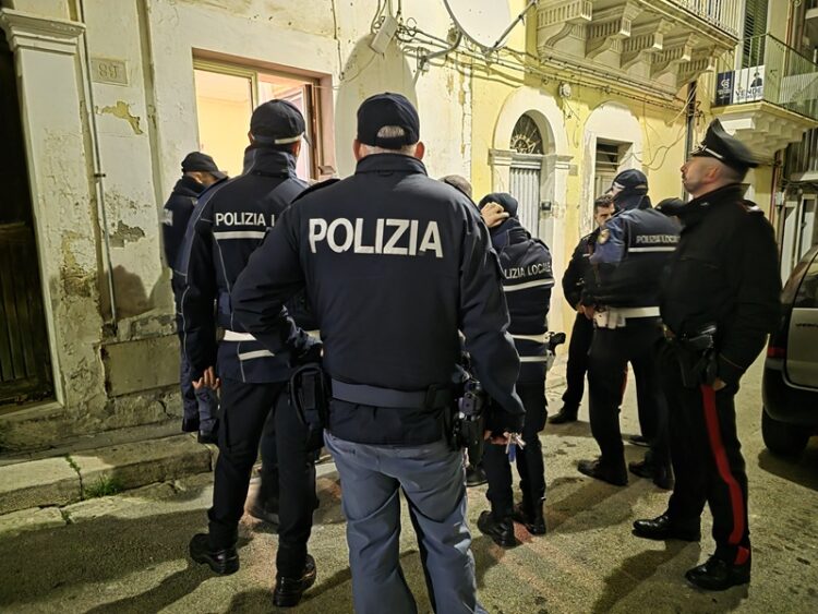 Controlli interforze in centro storico a Ragusa, espulsi 19 migranti irregolari