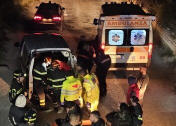 Comiso, cade in una scarpata in una zona impervia: salvato dai vigili del fuoco