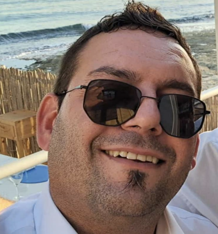 L’ultimo addio ad Alessandro, a Ispica una folla commossa di parenti e amici alle esequie funebri di oggi