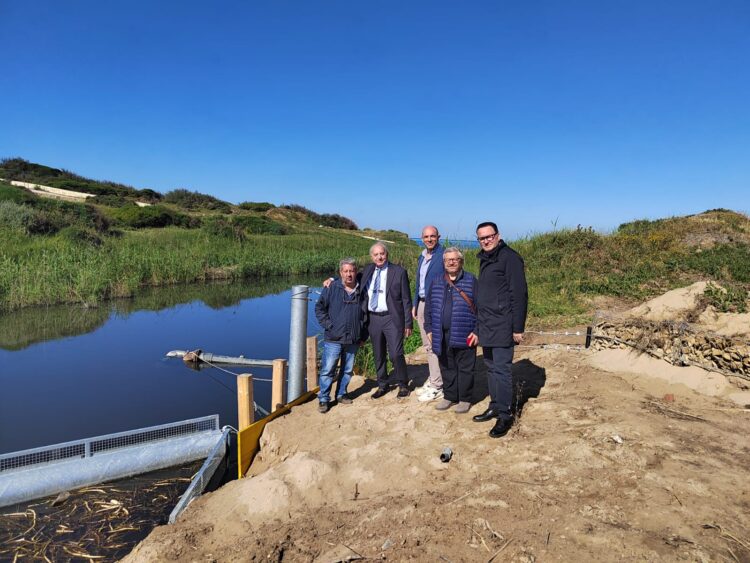 Vittoria, installato un sistema per intercettare i rifiuti alla foce del fiume Ippari