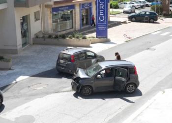 Modica, grave incidente stradale: auto fuori controllo investe un pedone